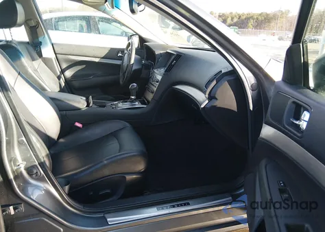 2015 Infiniti Q40 z USA, uszkodzony, nr VIN JN1CV6AR0FM522730